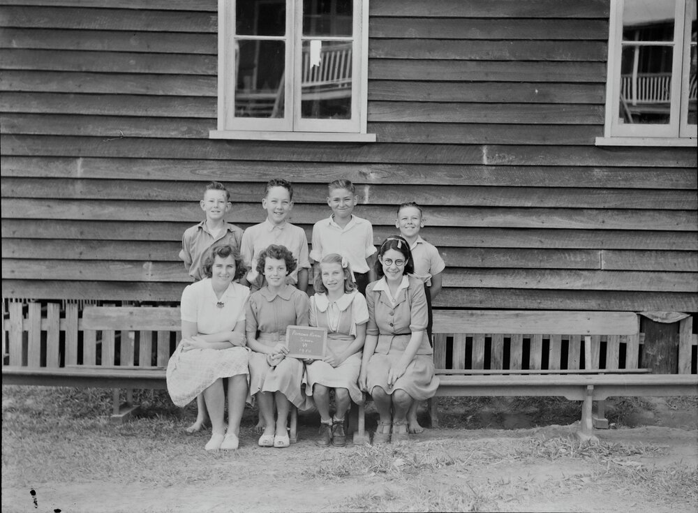 Class photo, Grade 6, Pomona Rural School, Pomona, 1950