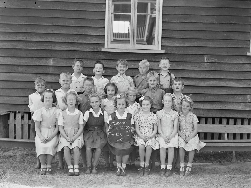 Class photo, Grade 1, Pomona Rural School, Pomona, 1951