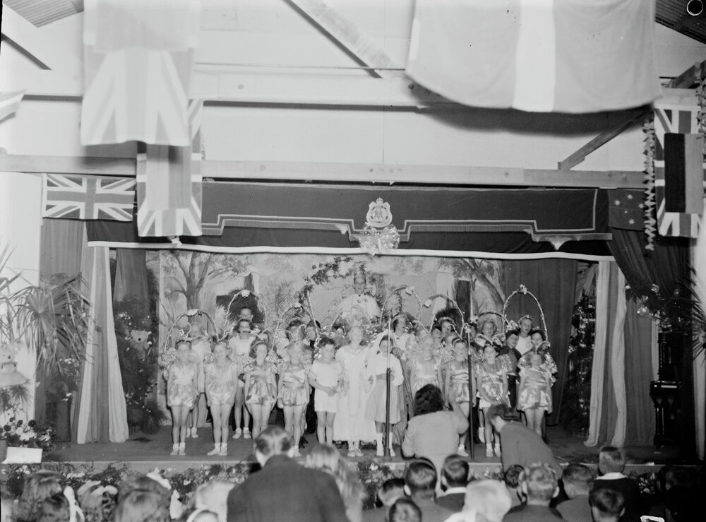 Noosa Agricultural, Horticultural and Industrial Society concert performers, Pomona Memorial School of Arts, 6 Reserve Street, Pomona, 1948
