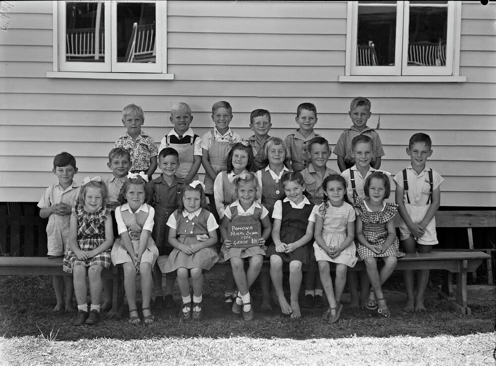 Class photo, Grade 1b, Pomona Rural School, Pomona, 1952