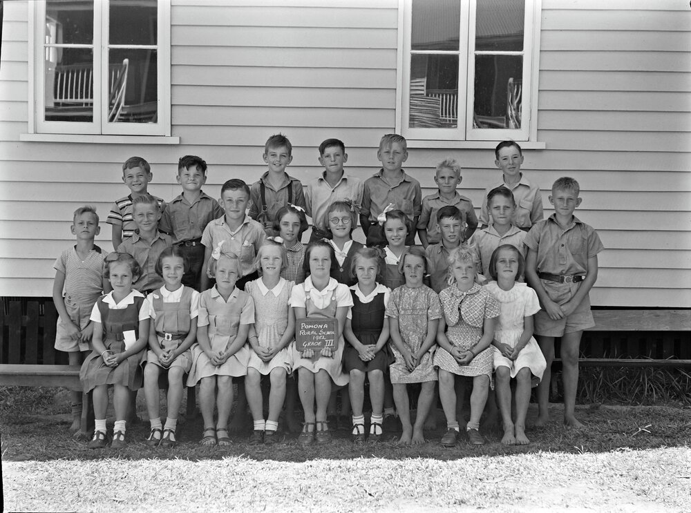 Class photo, Grade 3, Pomona Rural School, Pomona, 1952