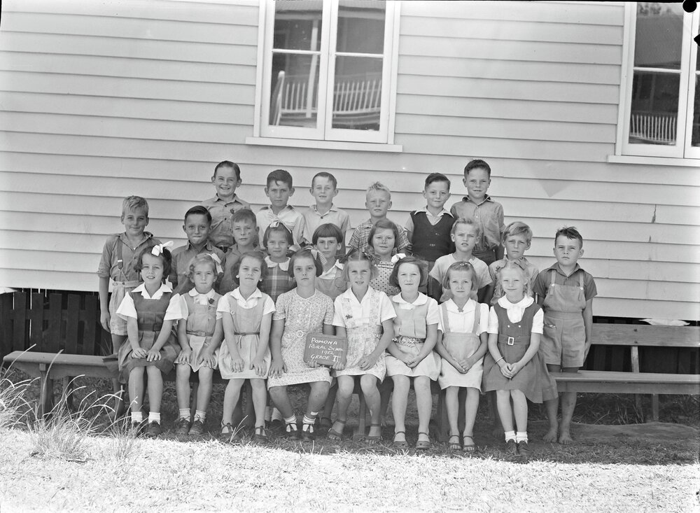 Class photo, Grade 2, Pomona Rural School, Pomona, 1952
