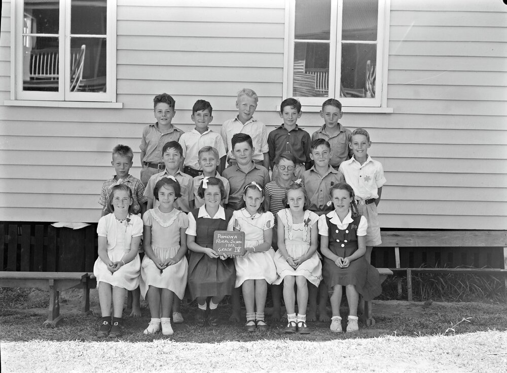 Class photo, Grade 4, Pomona Rural School, Pomona, 1952