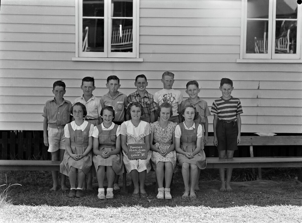 Class photo, Grade 6, Pomona Rural School, Pomona, 1952