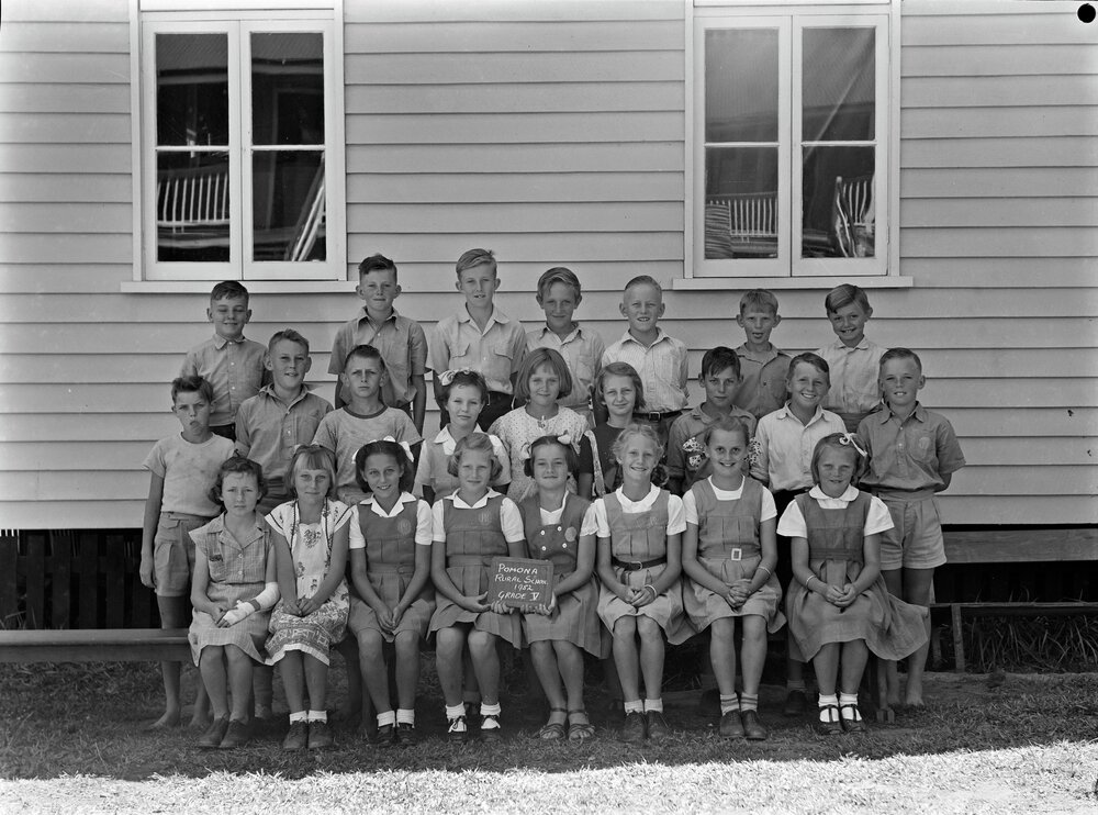 Class photo, Grade 5, Pomona Rural School, Pomona, 1952