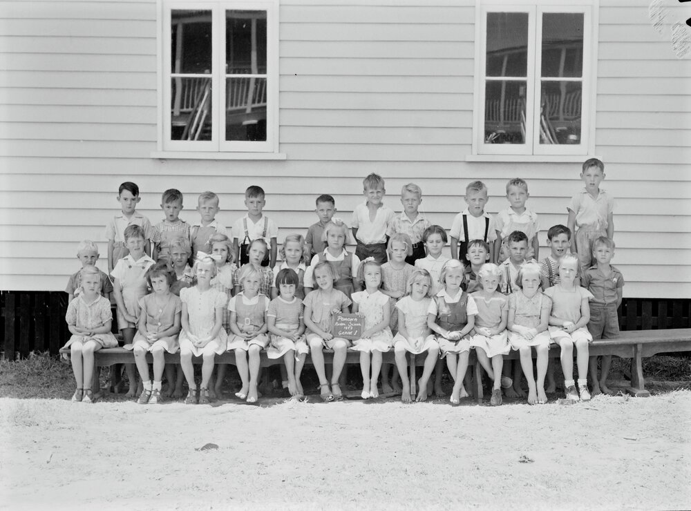 Class photo, Grade 1, Pomona Rural School, Pomona, 1953