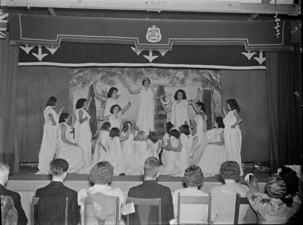 Performance, opening of remodelled Pomona Memorial School of Arts, 6 Reserve Street, Pomona, 1947
