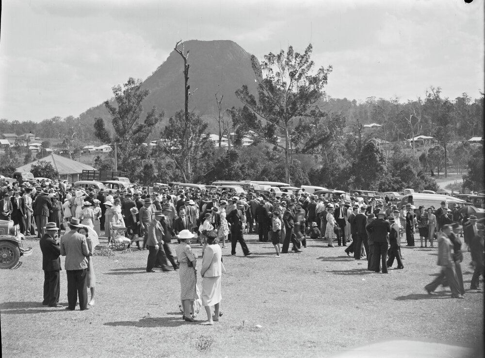 Attendees, Noosa Show, Pomona Showgrounds, Pomona, 1947