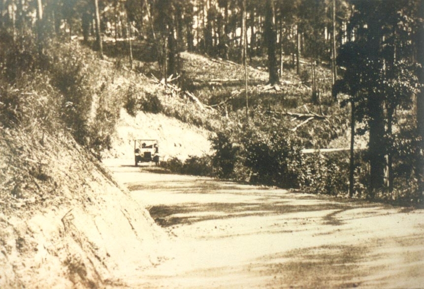 Vehicle, Cooroy-Tewantin&nbsp;Range&nbsp;Road&nbsp;(Gyndier Drive), Tewantin, 1920s
