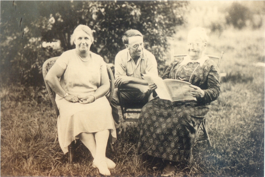 Minnie Gibson with her mother Elizabeth Gibson, Noosaville