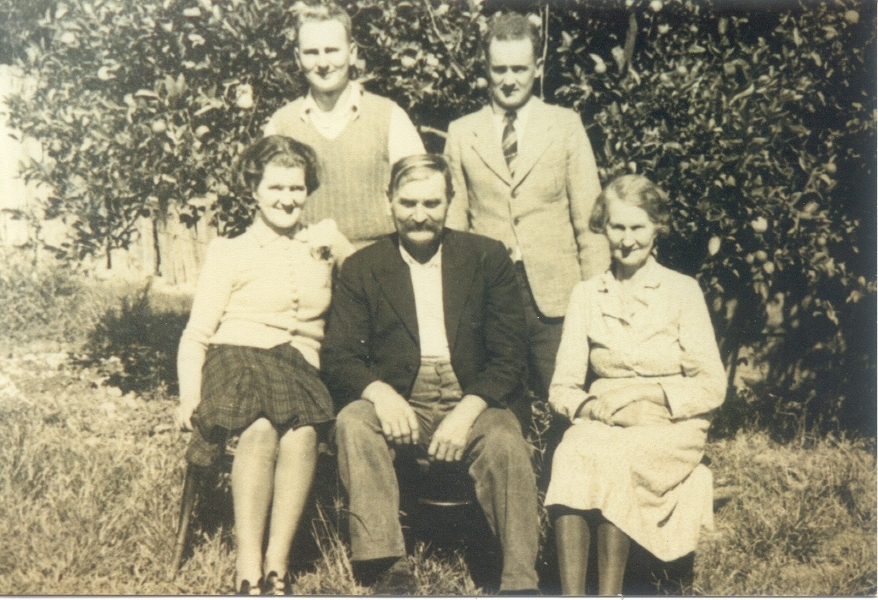 Informal portrait, Elmer Family, Cooroy, 1936
