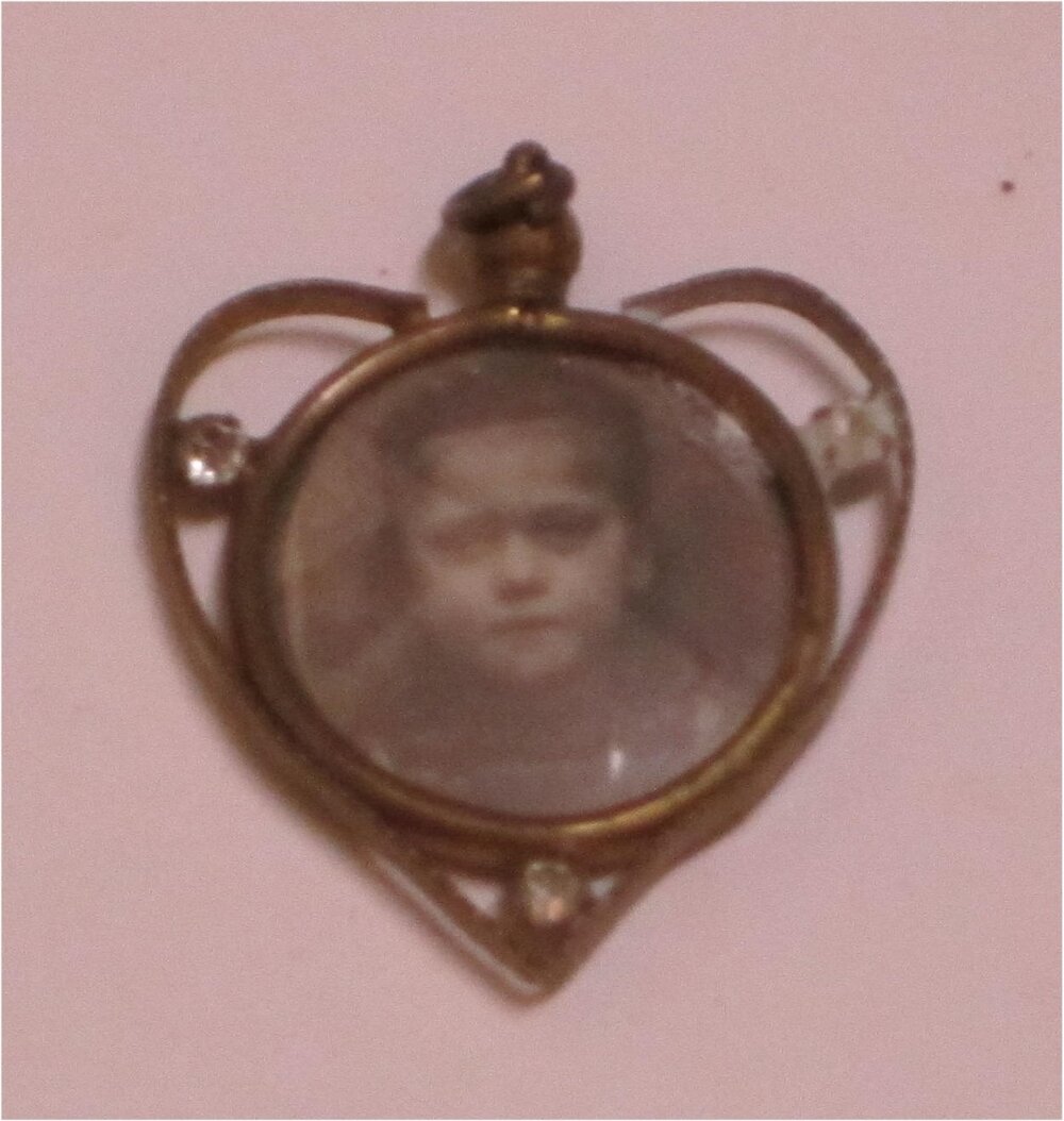 Locket with portrait photograph of Edie Cribb, Middle Creek
