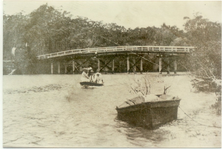 Boating parties, Weyba Creek, Noosaville, 1932