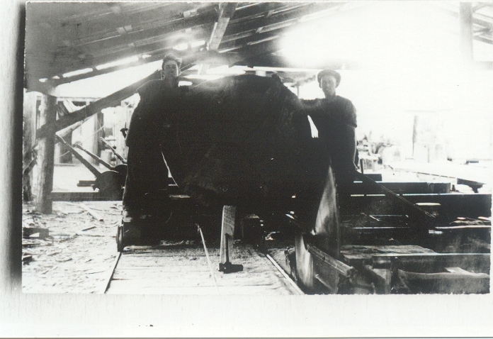 Sawmillers at work, Cooroy Sawmill, Cooroy