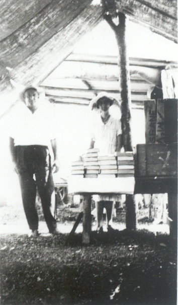 Book prizes, school picnic, Ridgewood State School, Greber's Flat, 1910s