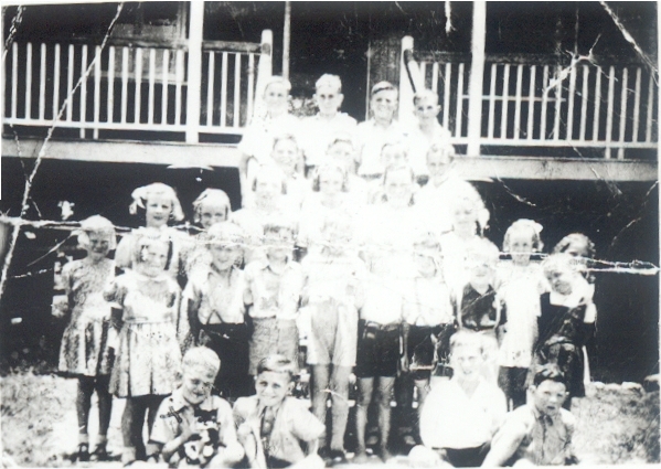 School group, Cooroy West State School, Cooroy, 7 December 1944
