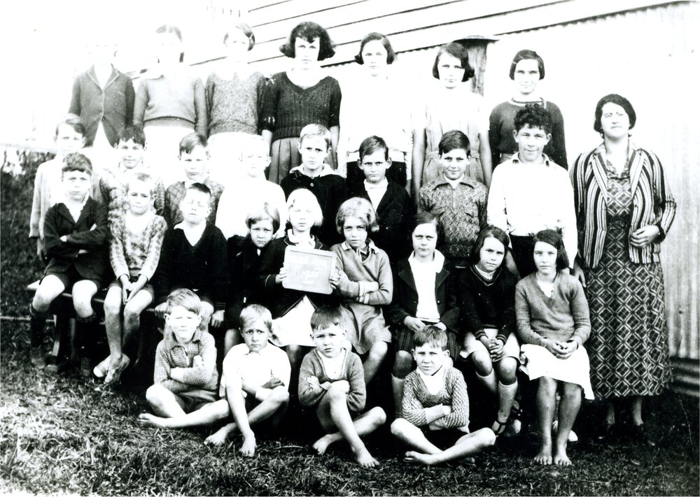 School group, Black Mountain State School, Black Mountain, 1935