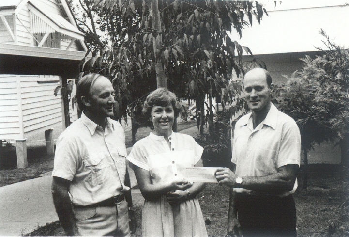 Cheque presentation, Executive Committee members, Cooroy State School Parents &amp; Citizens Association, Cooroy, 1984