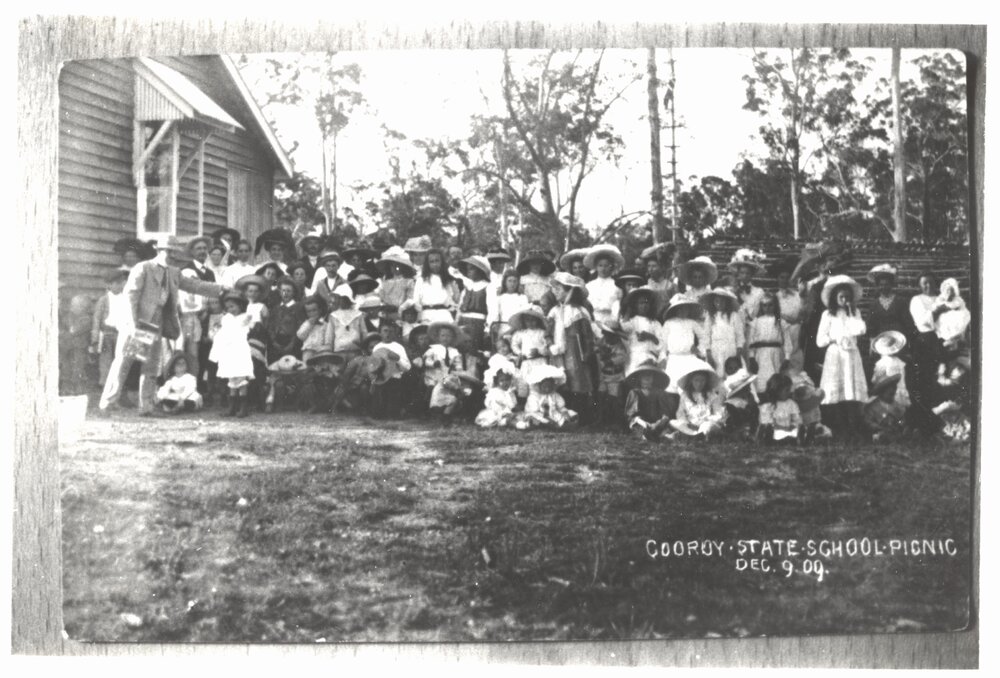 Picnic goers, Cooroy State School, Cooroy, 9 December 1909