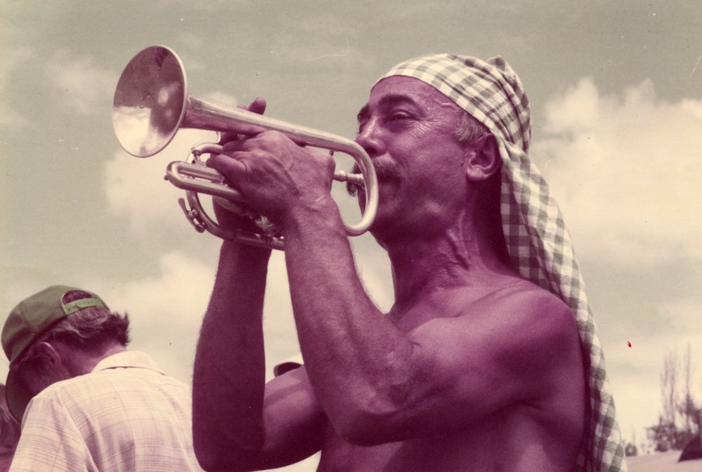 Trumpet player, Kin Kin