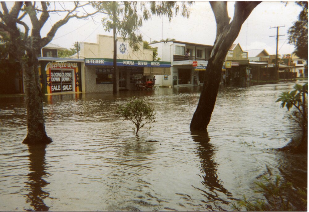 Flooding, Gympie Terrace, Noosaville, February 1992