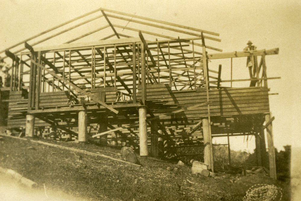 Construction of  'Noosa Vale', Noosa Heads, 1920s