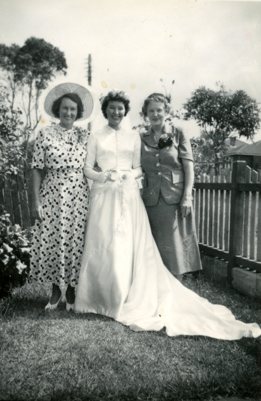 Olive Freeman, Emma Freeman and (unknown), 22 Lawarra Street, Port Kembla, 31 March 1951