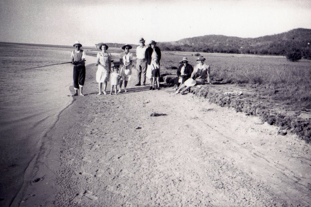 Syd, Lola and Gloria Young and Daisy Parkyn (l-r) and others, Noosa River