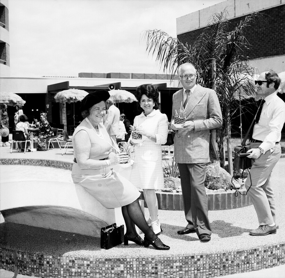 Duchess of Bedford, Lady Fairfax and the Duke of Bedford, Surfair