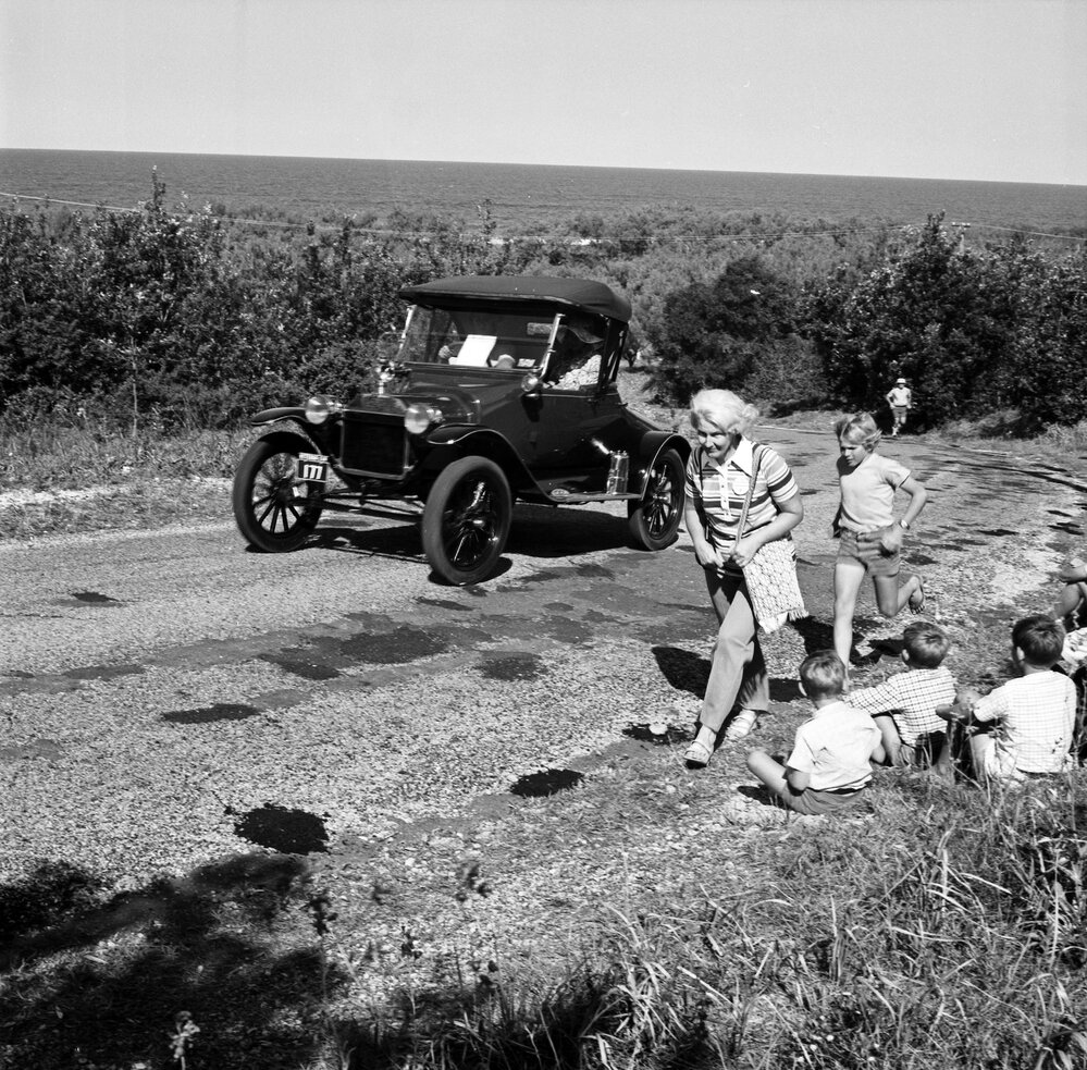 Spectators, Motorkana '72, Peregian Beach,  September 1972