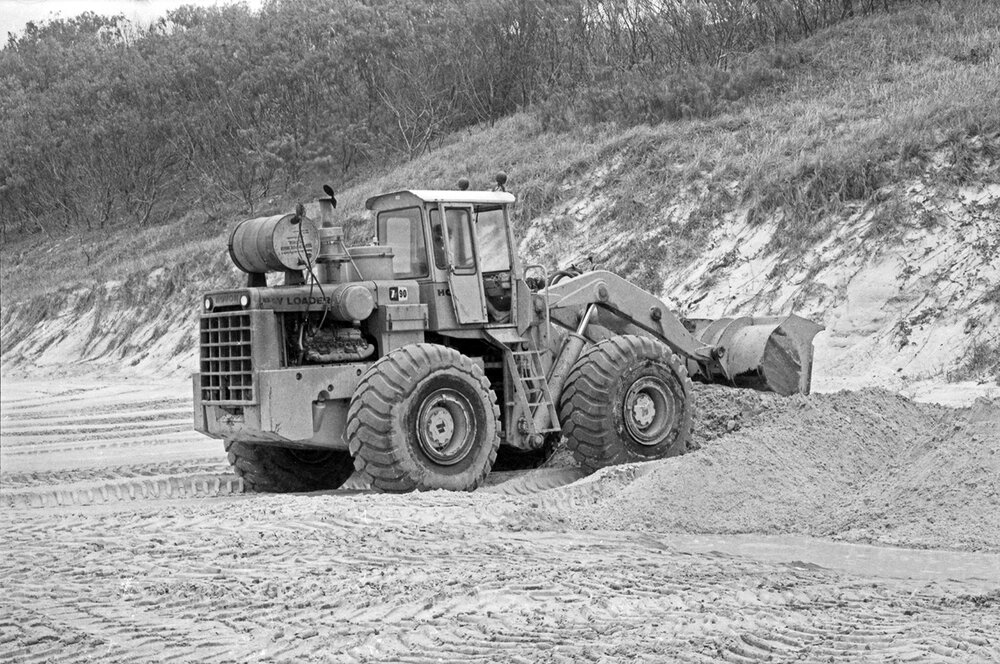 Activities during a salvage attempt,  Cherry Venture, Teewah Beach, Noosa North Shore, 1987