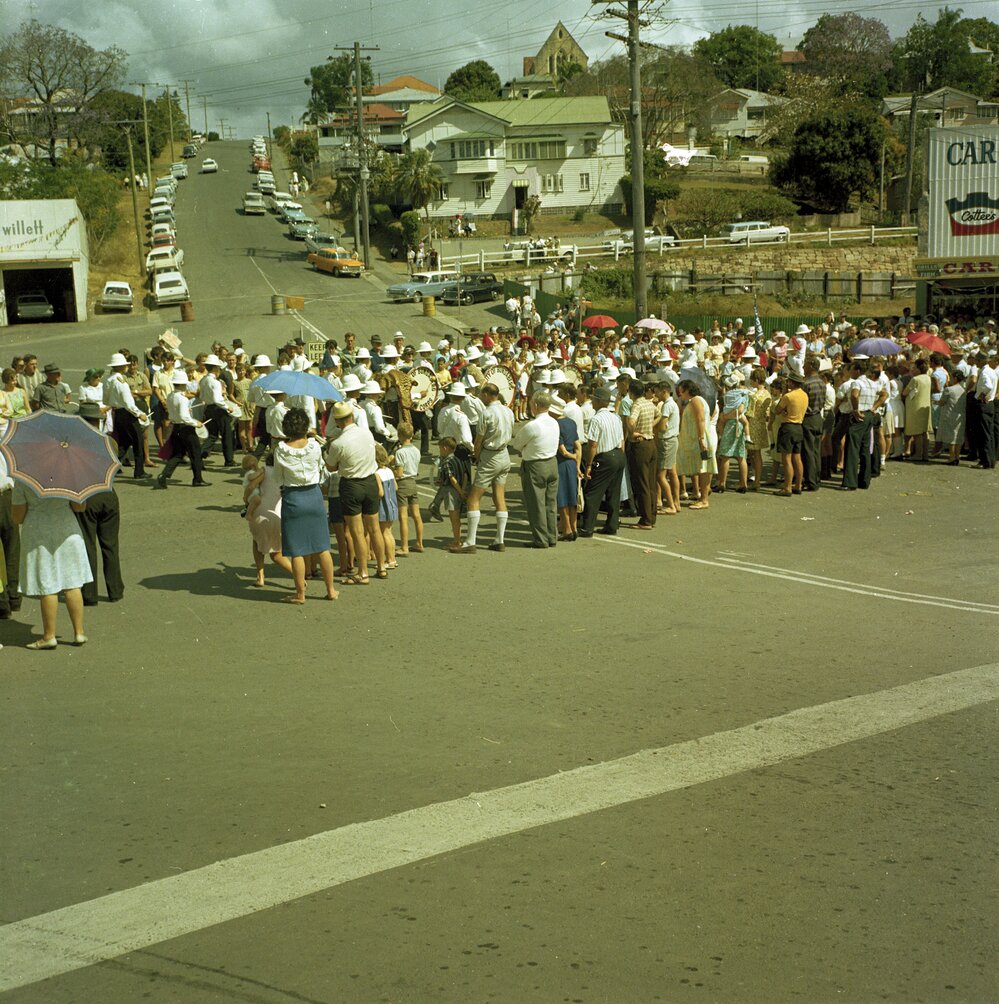 Crowds, Gympie Centenary Procession, cnr Mary Street and Calton Hill, Gympie, 14 October 1967