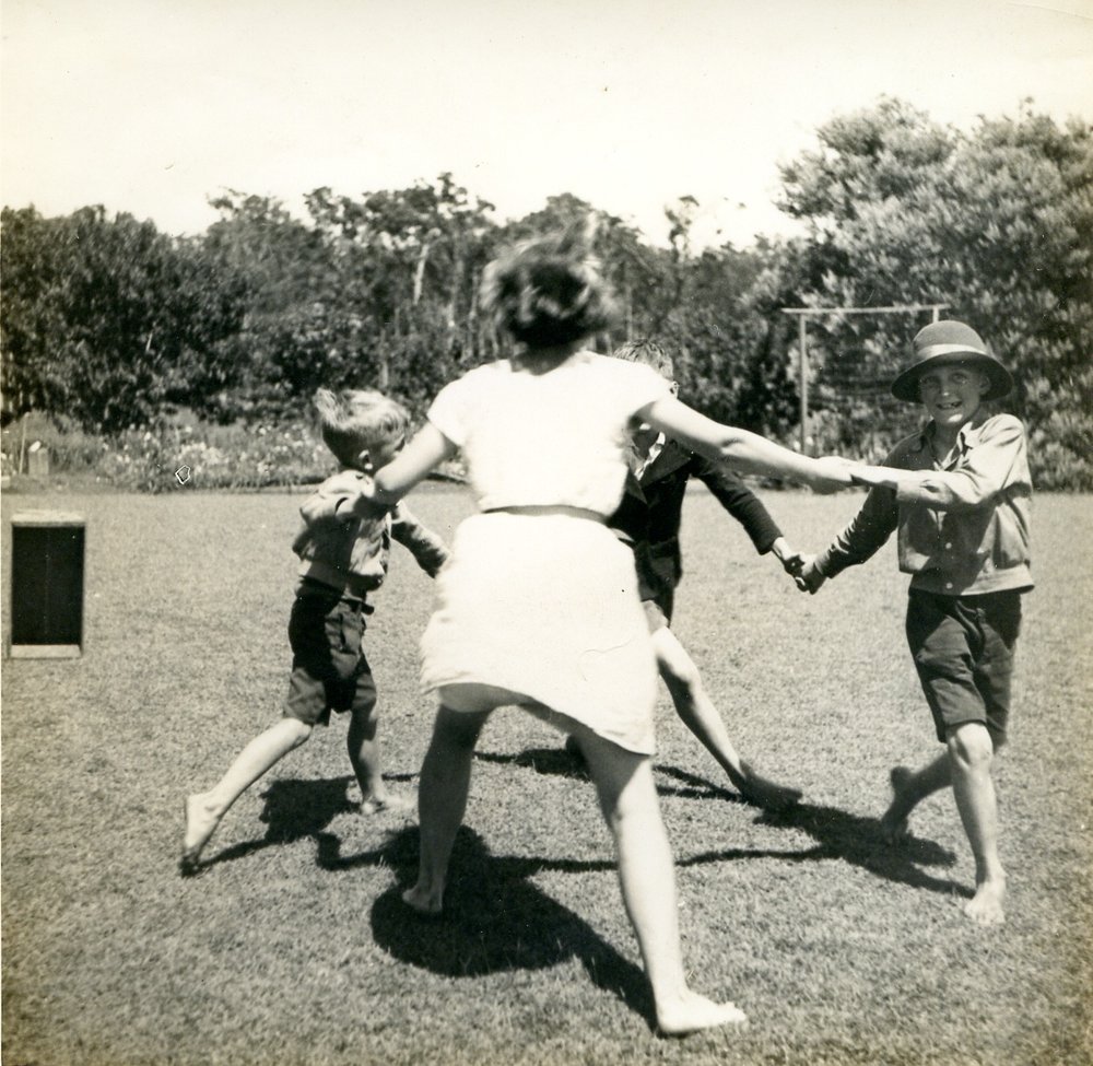 Alan, Donny and Dorothy Dunstan, Wallace House, Noosaville, ca 1930s