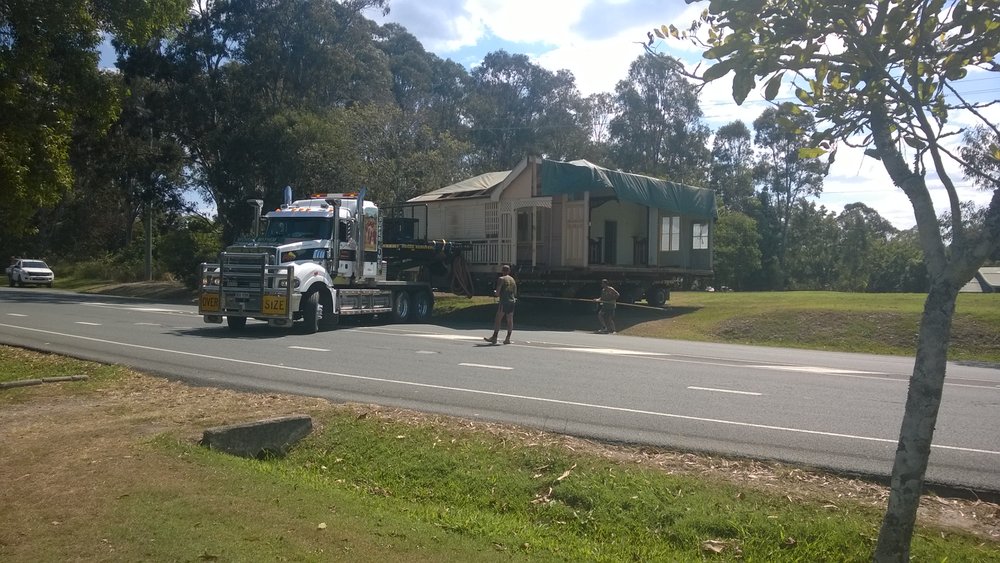 Tait Duke cottage moving to Earl Street, Wallace Park, Eumundi Road, Noosaville, 22 October 2015