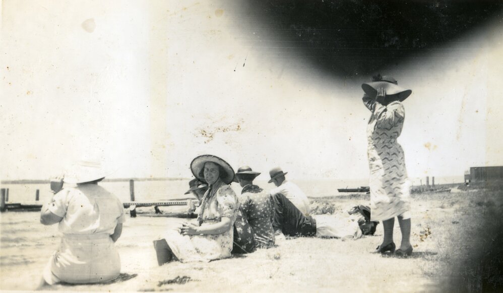Holidaymakers, Munna Point, Noosaville, 14 December 1939
