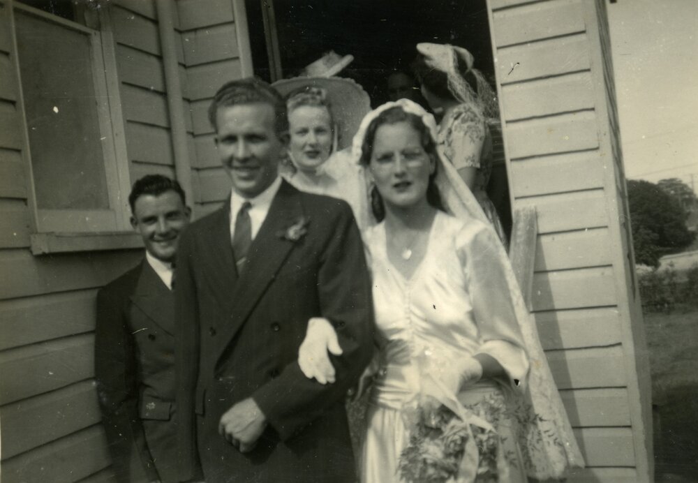 Mark and Norma Horton wedding, Tewantin, October 1940s