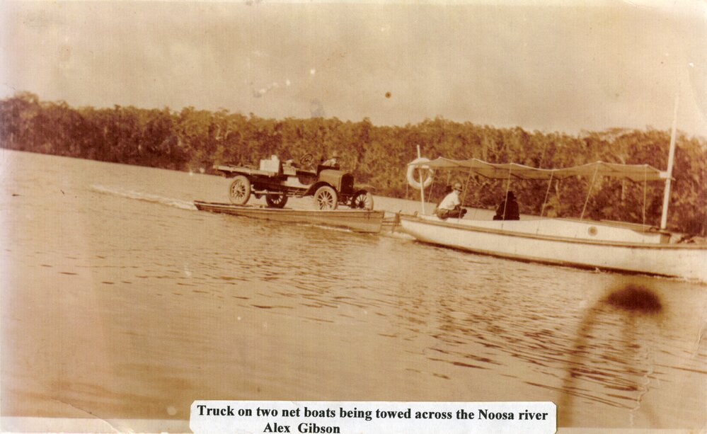 Catching a tow, Noosa River