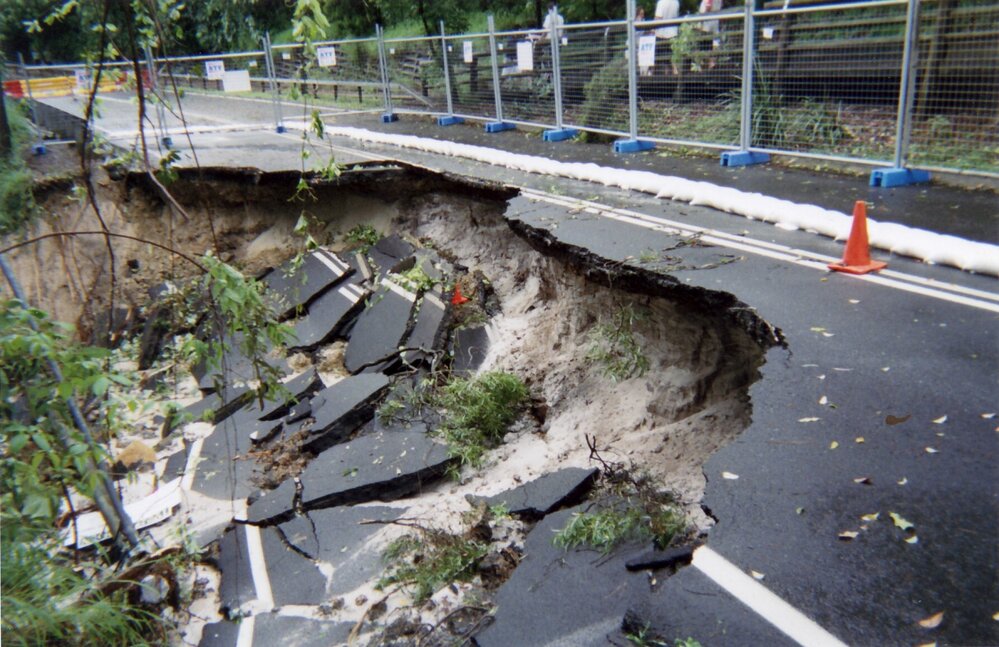 Sinkhole, Noosa Drive, Noosa Heads, December 2006