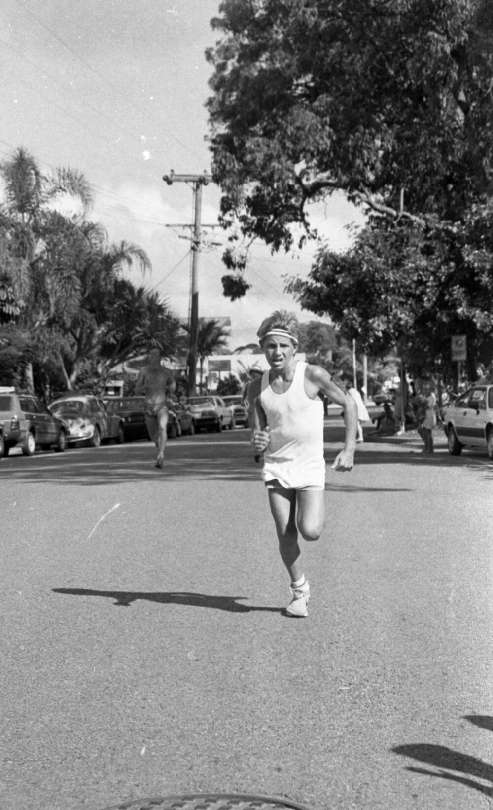 Marathon runner, Noosa Marathon, Gympie Terrace, Noosaville, ca 1980s