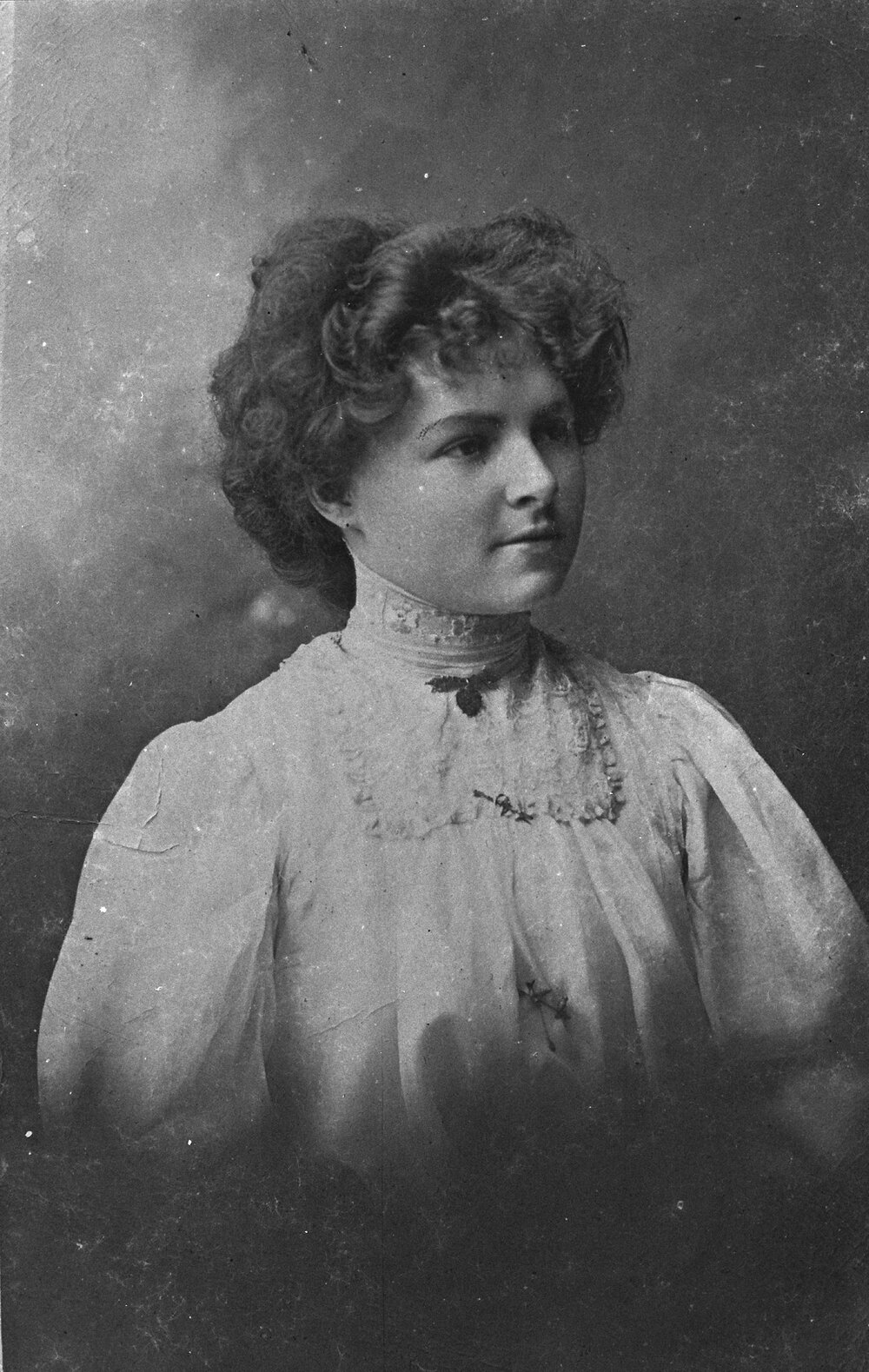 Portrait, unknown woman
