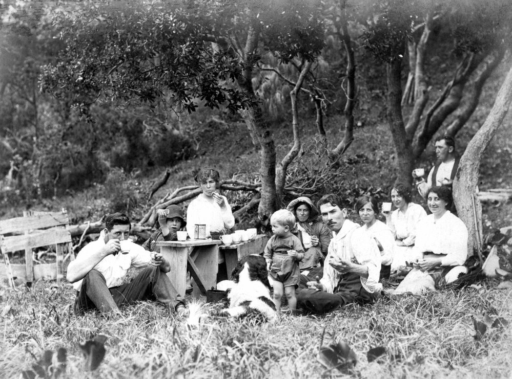 Daytrippers picnic outing, Noosa Heads, 1915 