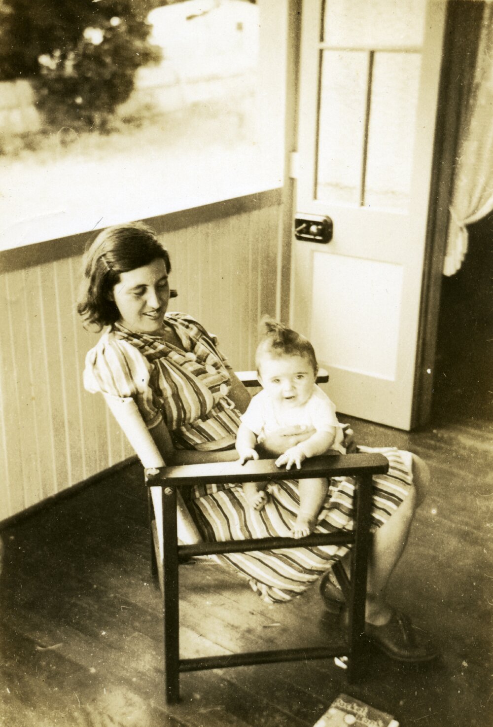 Esther Gwyder and Patricia Gwyder Wood (baby), 17 Pine Street, Pomona, 1940s