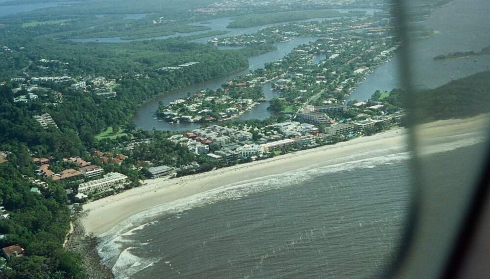 Aerial view, Noosa Main Beach, Noosa Heads, 1 March 2004