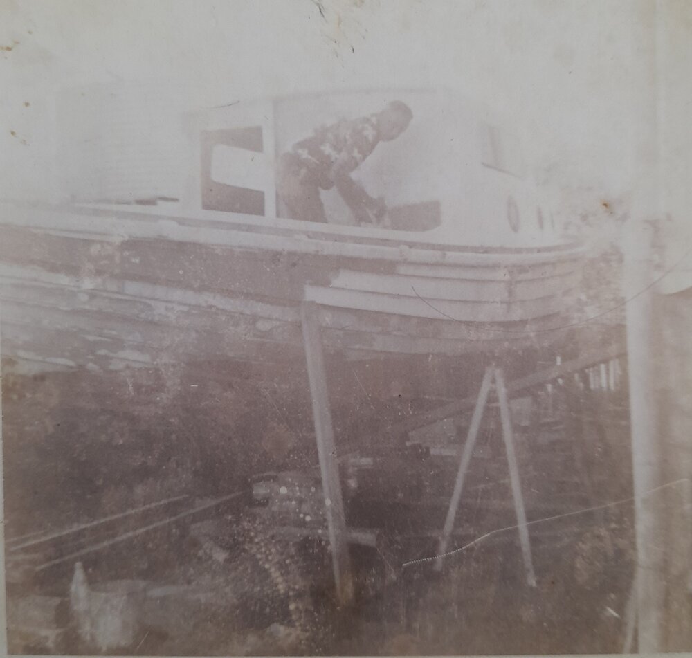 Reg Jones, boat construction, Noosaville, 1970s
