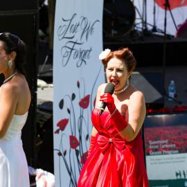 Cherryn Lomas, Andrew Sisters Tribute Show, Remembrance Day, Looking Forward to Peace Event, Tewantin-Noosa RSL Memorial Park, Tewantin, 11 November 2018