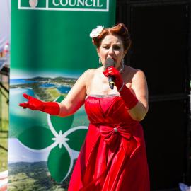 Cherryn Lomas, Andrew Sisters Tribute Show, Remembrance Day, Looking Forward to Peace Event, Tewantin-Noosa RSL Memorial Park, Tewantin, 11 November 2018
