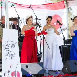 Cherryn Lomas, Anita David and Kelsey Giarola, Andrew Sisters Tribute Show, Remembrance Day, Looking Forward to Peace Event, Tewantin-Noosa RSL Memorial Park, Tewantin, 11 November 2018