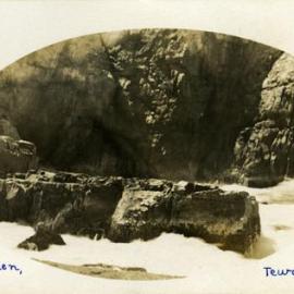 Daytrippers, Devil's Kitchen, Noosa National Park, Noosa Heads , ca 1900s