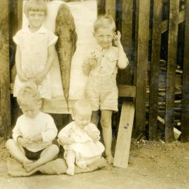Dorothy, Alan, Richard and Donny Dunstan (l-r), Wallace House, Noosaville, Christmas 1931