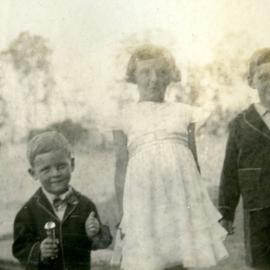 Donny, Dorothy and Alan Dunstan, September 1934